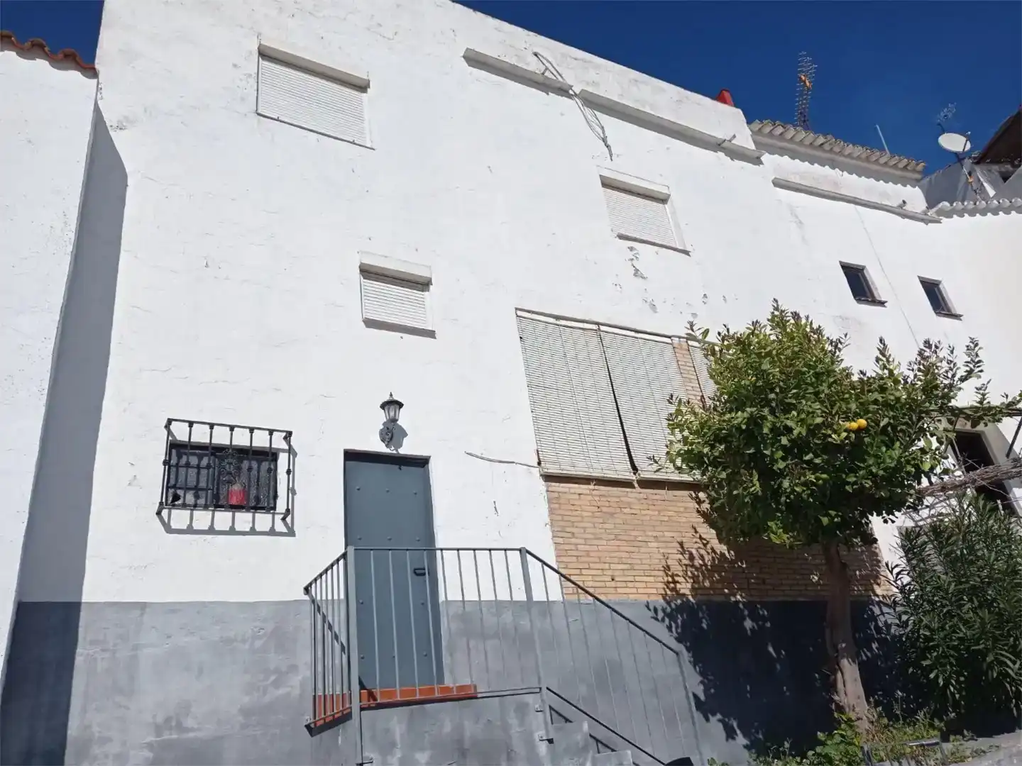 Vista exterior de Pis en venda en Zufre amb Aire condicionat i Moblat