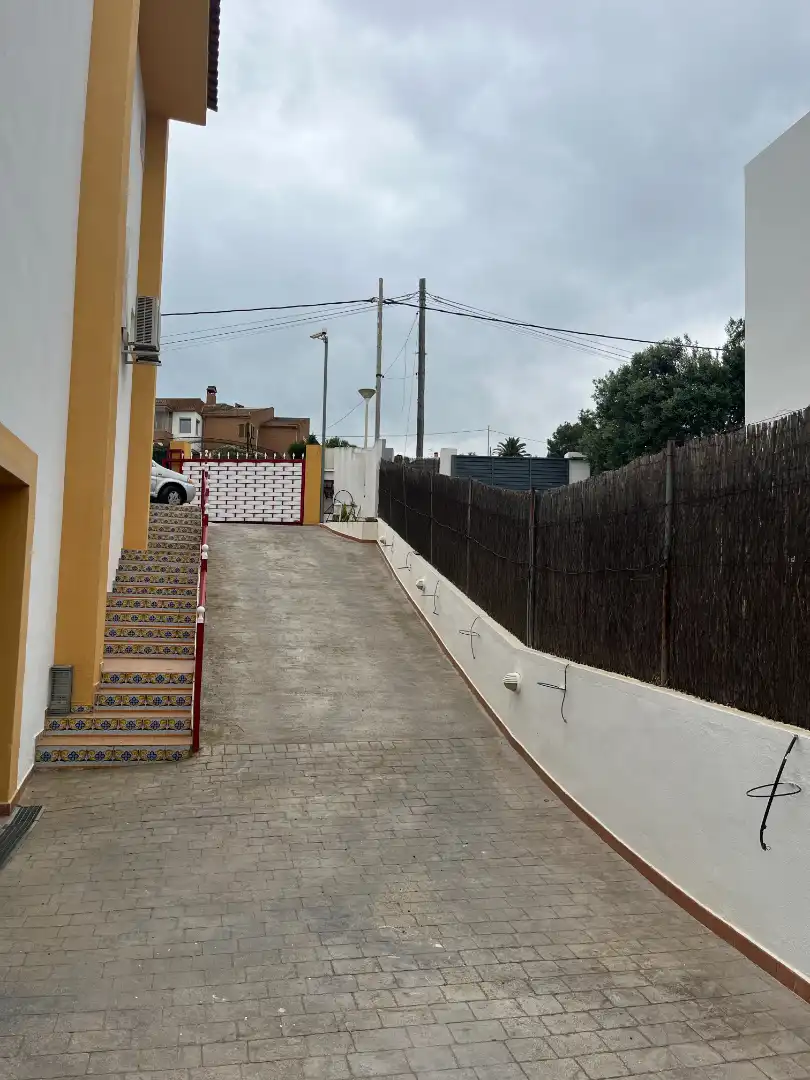 Parking de Casa o chalet en venta en Chiva con Aire acondicionado, Jardín privado y Terraza
