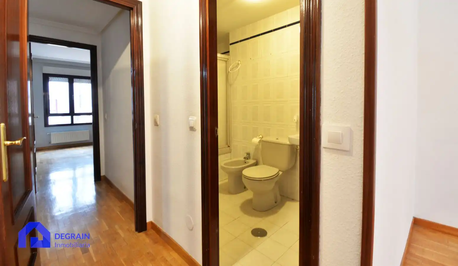 Pis en venda en Oviedo  amb Traster