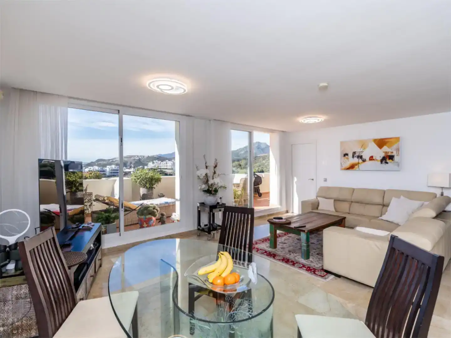 Living room of Flat for sale in Benahavís  with Air Conditioner, Terrace and Swimming Pool