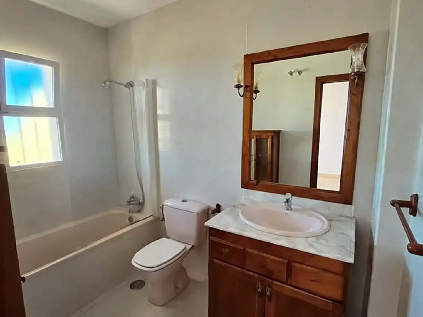 Badezimmer von Wohnung zum Verkauf in Fuengirola mit Klimaanlage, Terrasse und Möbliert