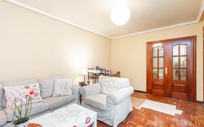 Sala d'estar de Pis en venda en Avilés amb Calefacció