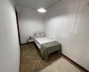 Dormitori de Apartament per a compartir en  Sevilla Capital