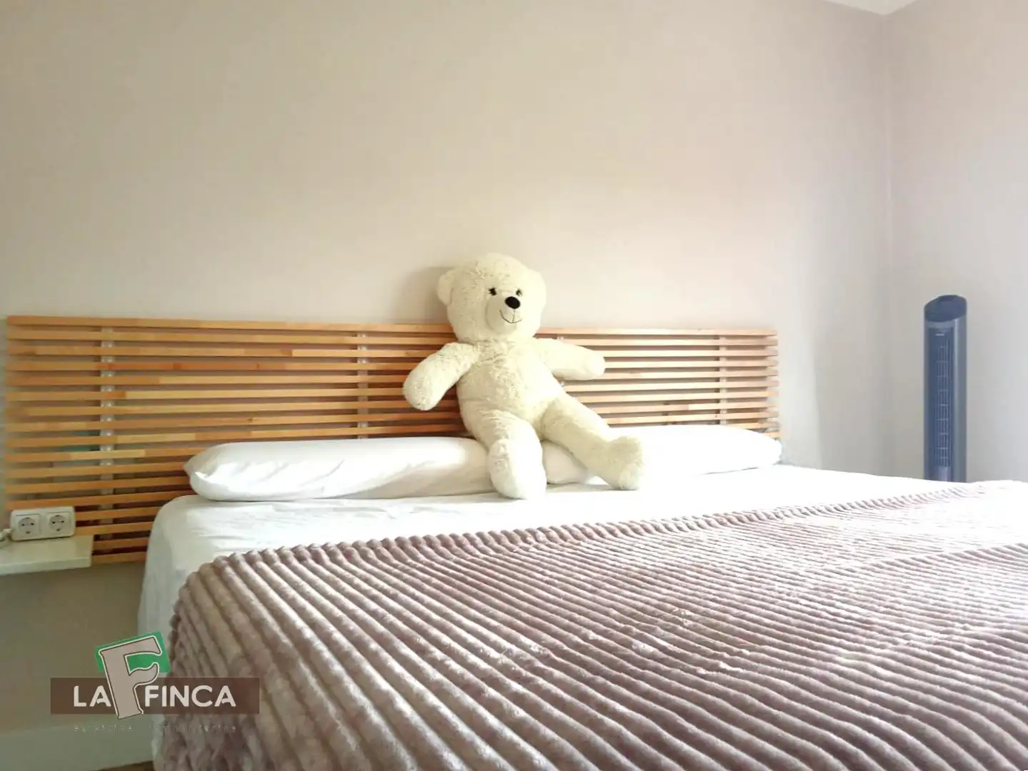 Bedroom of Flat for sale in Oviedo   with Heating and Furnished
