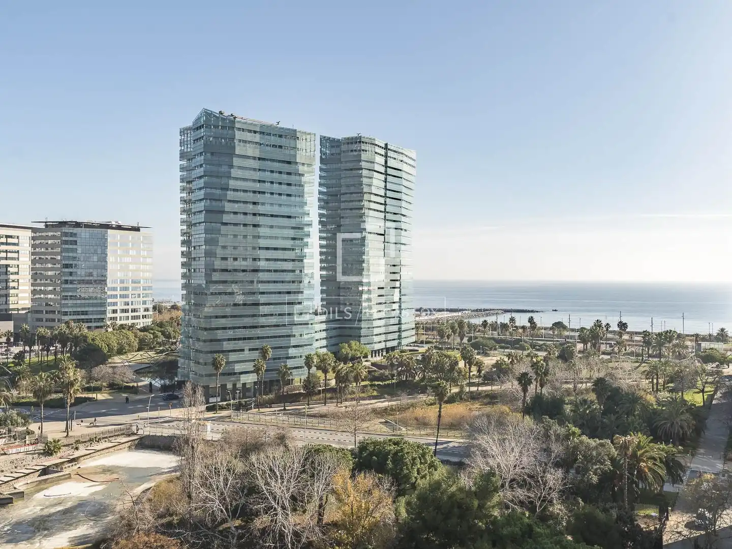 Außenansicht von Wohnung zum Verkauf in Barcelona mit Klimaanlage, Heizung und Privatgarten