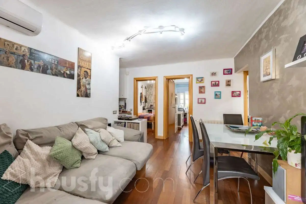 Außenansicht von Wohnung zum Verkauf in Barcelona mit Klimaanlage, Heizung und Möbliert