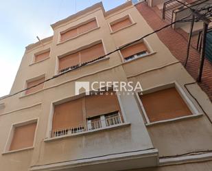 Vista exterior de Edifici en venda en Cornellà de Llobregat