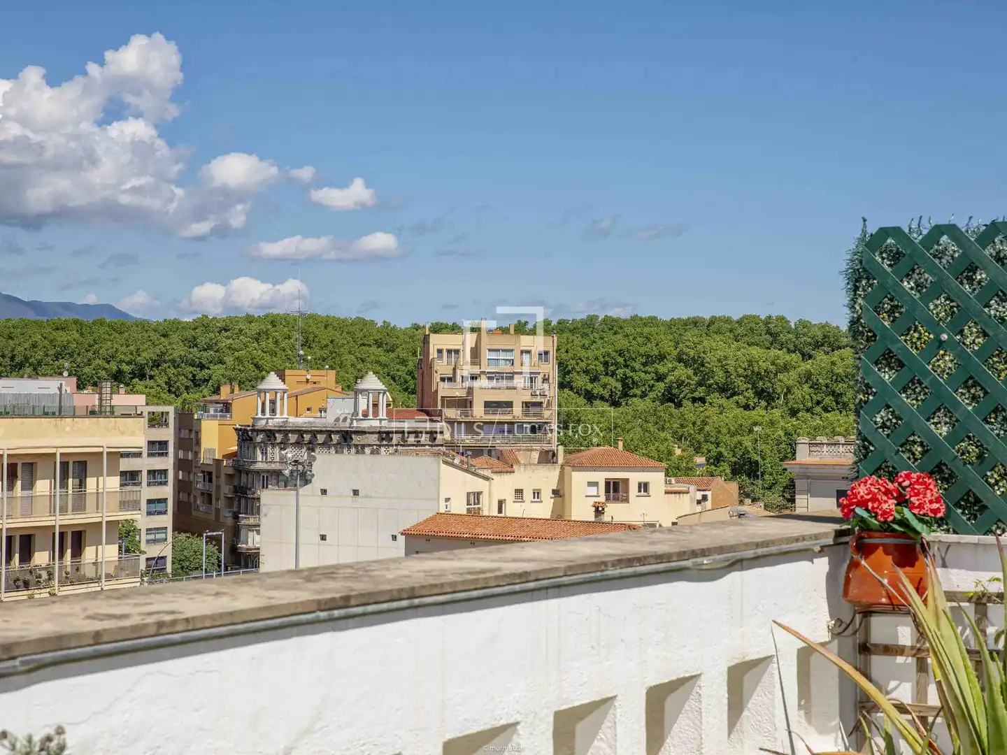 Außenansicht von Dachboden zum Verkauf in Girona mit Klimaanlage, Heizung und Terrasse