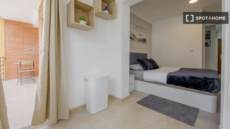Bedroom of Flat for rent in Madrid  with Air Conditioner, Heating and Furnished