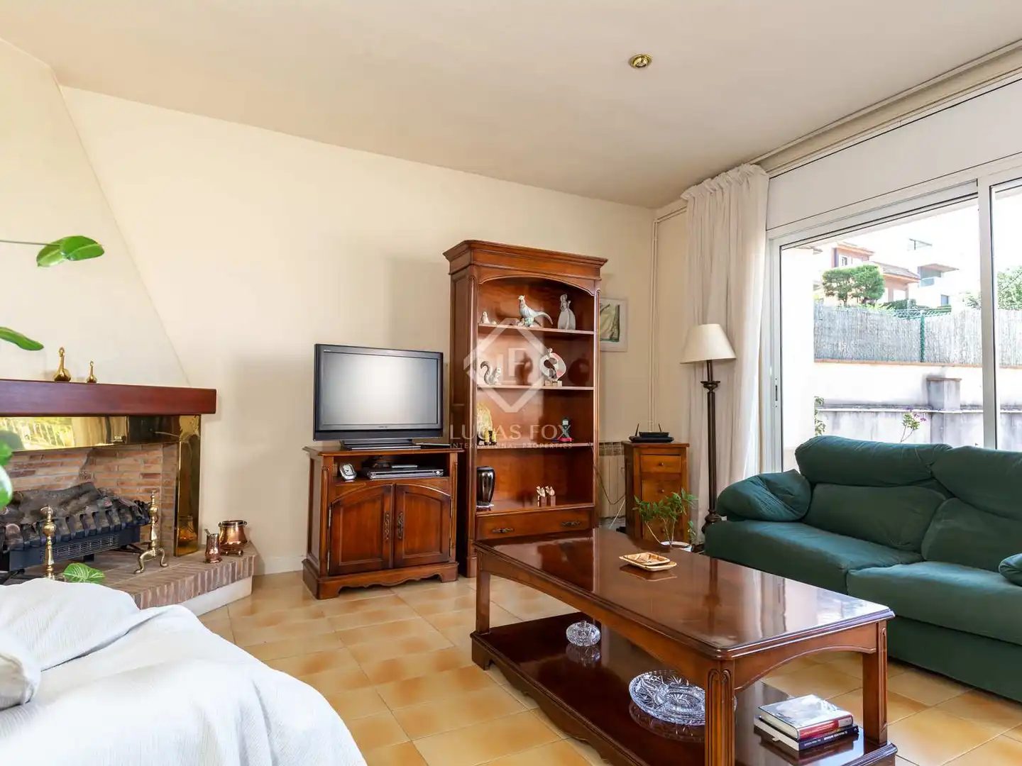 Sala d'estar de Casa o xalet en venda en Esplugues de Llobregat amb Calefacció, Jardí privat i Terrassa
