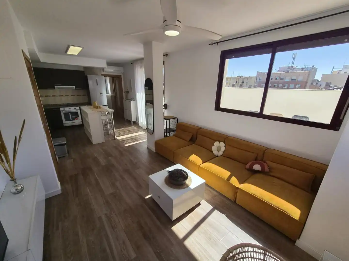 Wohnzimmer von Dachboden zur Miete in Almazora / Almassora mit Klimaanlage, Heizung und Terrasse