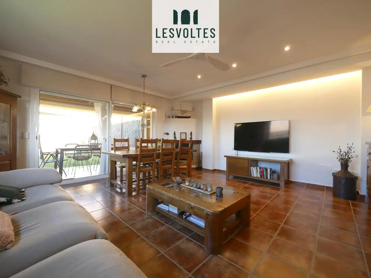 Sala de estar de Casa adosada en venta en Palafrugell con Aire acondicionado, Calefacción y Jardín privado
