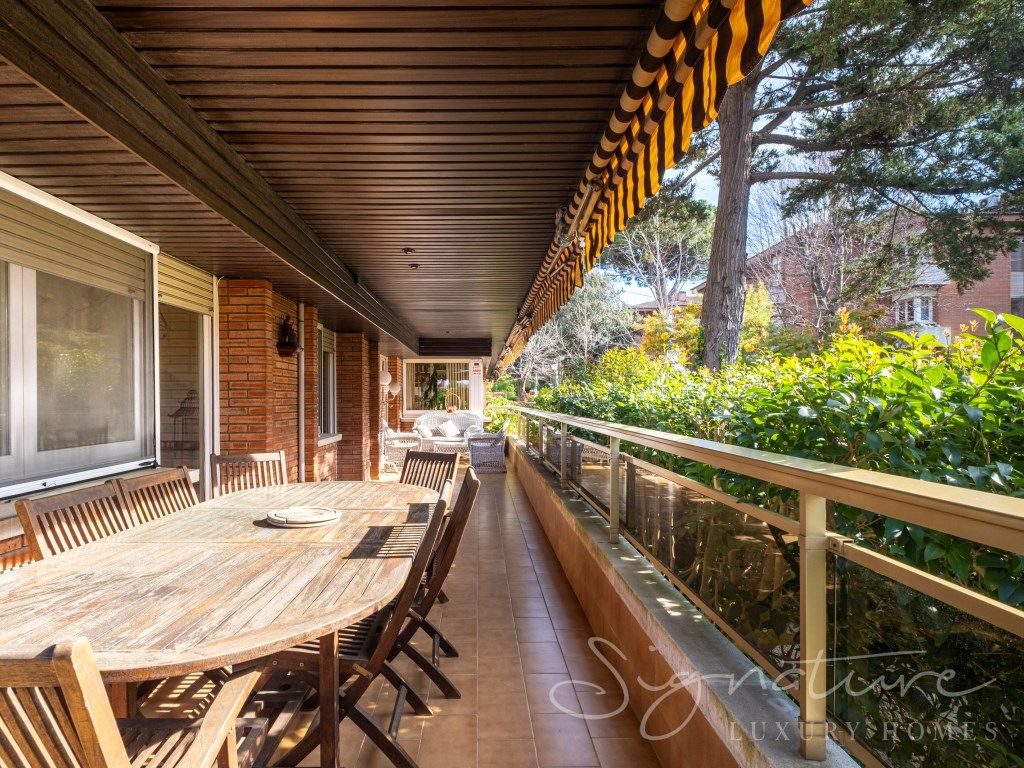 Terrasse von Erdgeschoss zum Verkauf in Sant Cugat del Vallès mit Heizung, Privatgarten und Terrasse