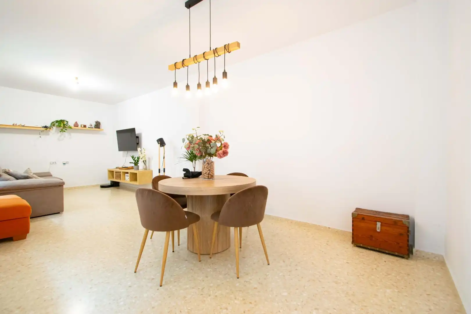 Comedor de Casa adosada en venta en Villanueva del Ariscal con Calefacción