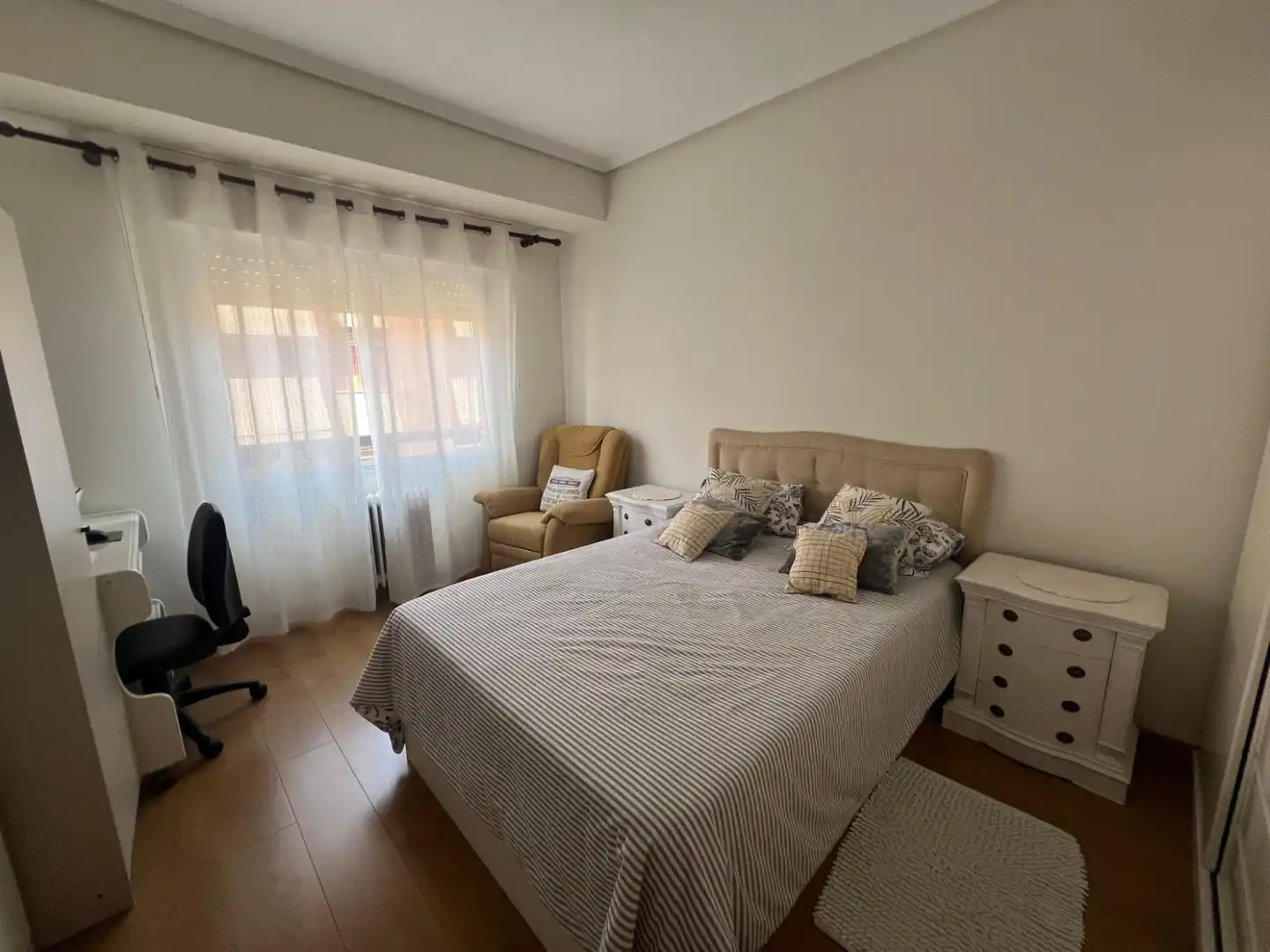Habitación de Piso en venta en  Logroño con Calefacción, Terraza y Balcón