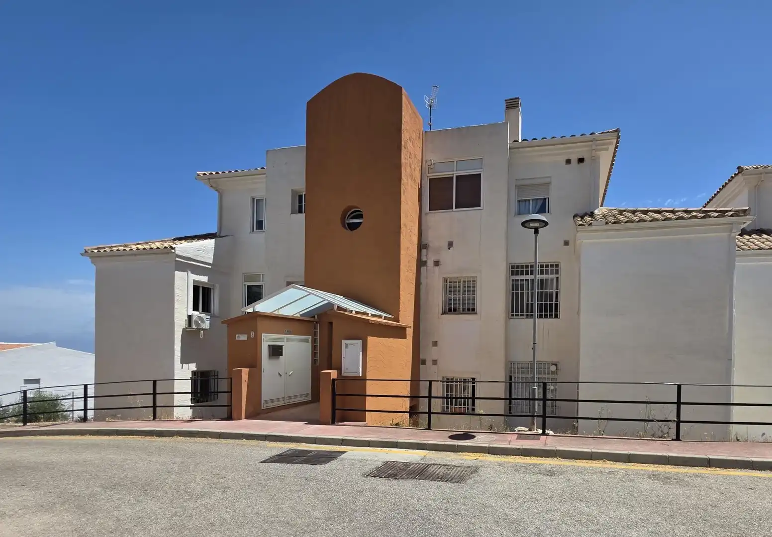 Vista exterior de Planta baixa en venda en Benalmádena amb Aire condicionat i Terrassa