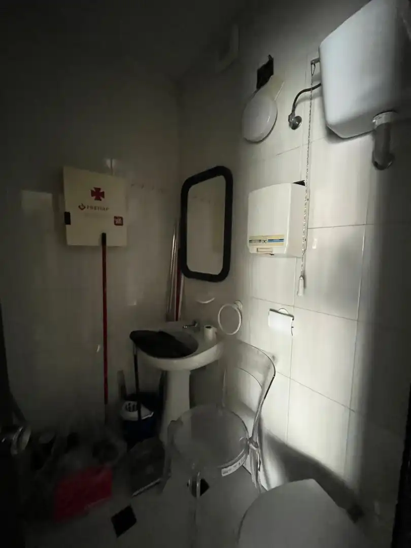 Baño de Local en venta en Sevilla
