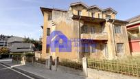 Vista exterior de Casa o xalet en venda en Oviedo  amb Jardí privat