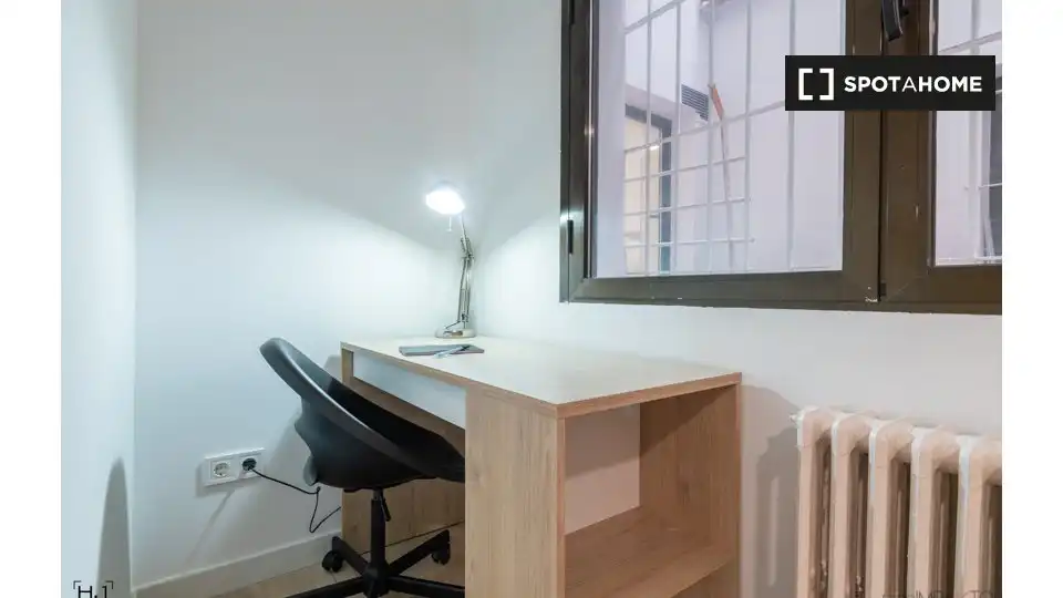 Bedroom of Flat for rent in Madrid  with Air Conditioner, Heating and Furnished