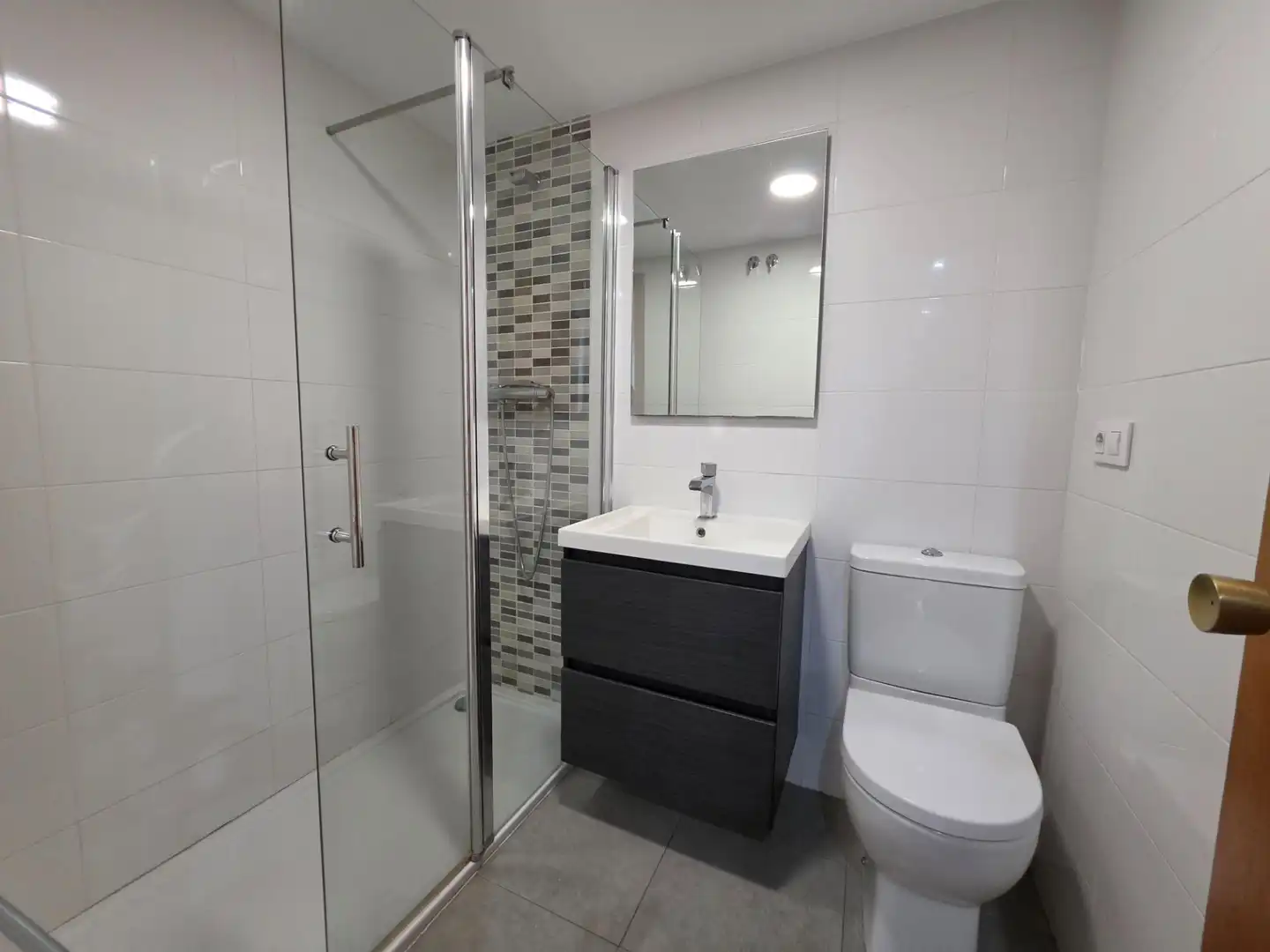 Bathroom of Flat for rent in Valencia  with Air Conditioner, Heating and Balcony