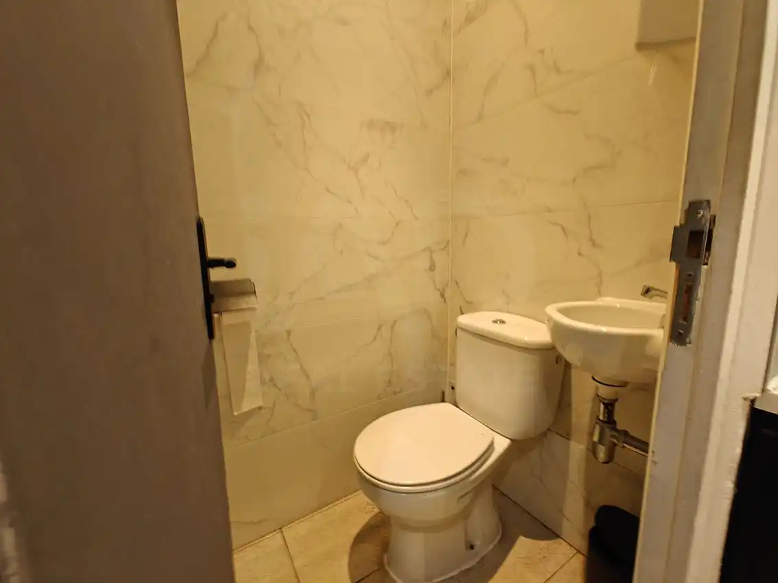 Badezimmer von Geschaftsraum zur Miete in Barcelona