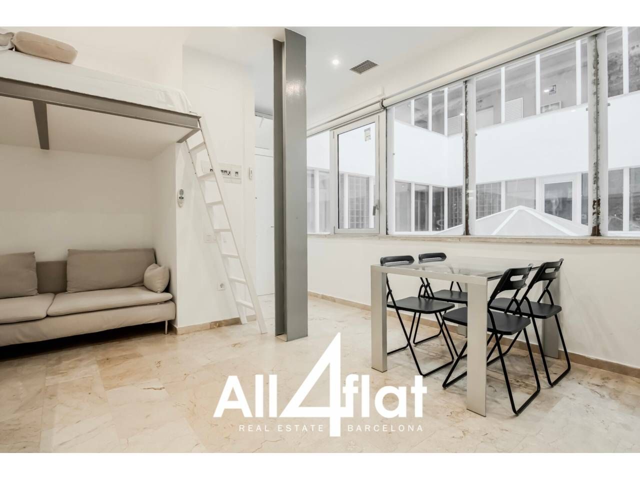 Exterior view of Flat to rent in  Barcelona Capital  with Air Conditioner, Furnished and Alarm