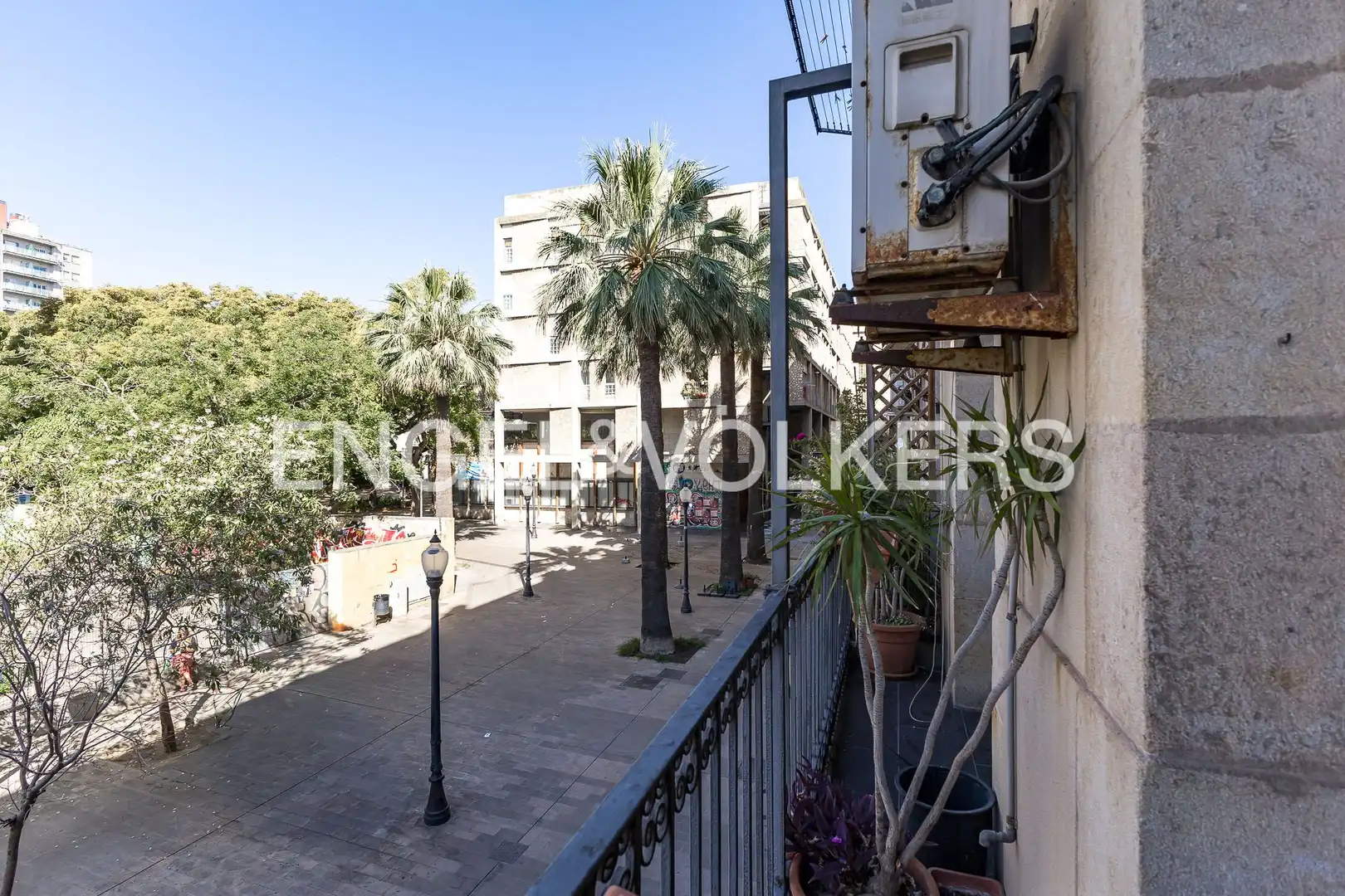 Vista exterior de Piso en venta en Barcelona con Calefacción, Amueblado y Balcón