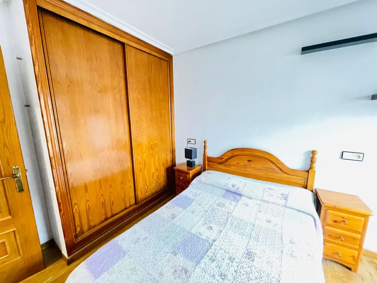 Schlafzimmer von Wohnungen zum Verkauf in Gijón  mit Heizung und Parkett