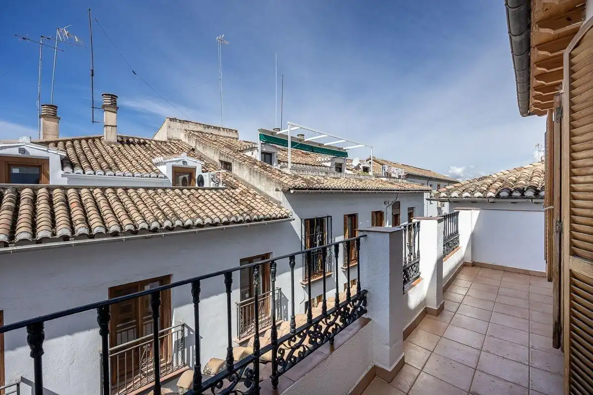 Vista exterior de Casa o xalet de lloguer en Granada amb Calefacció, Terrassa i Moblat