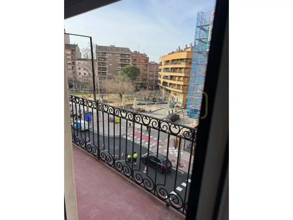 Vista exterior de Pis de lloguer en Lleida amb Balcó