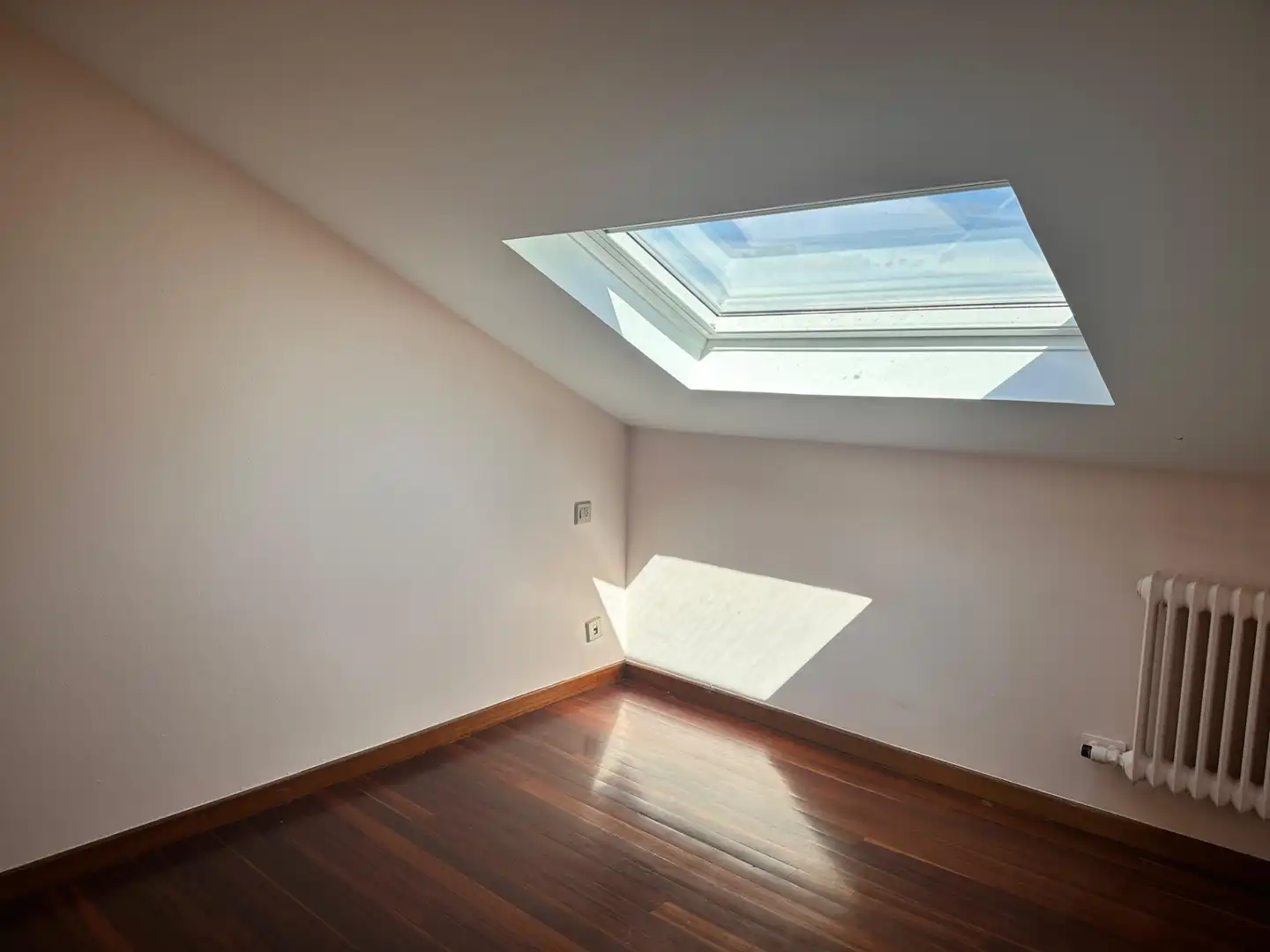 Bedroom of Duplexes for rent in Santiago de Compostela   with Heating, Parquet flooring and Oven
