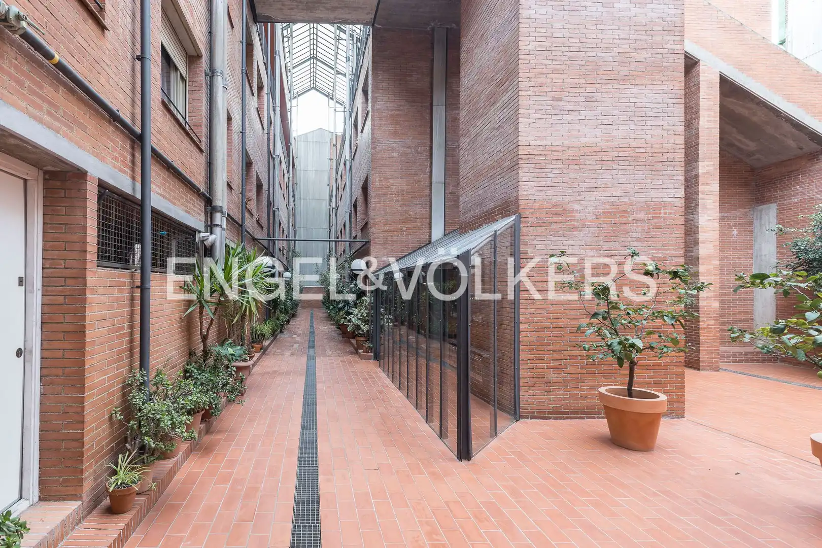 Maisonette zum Verkauf in Barcelona mit Heizung und Parkett