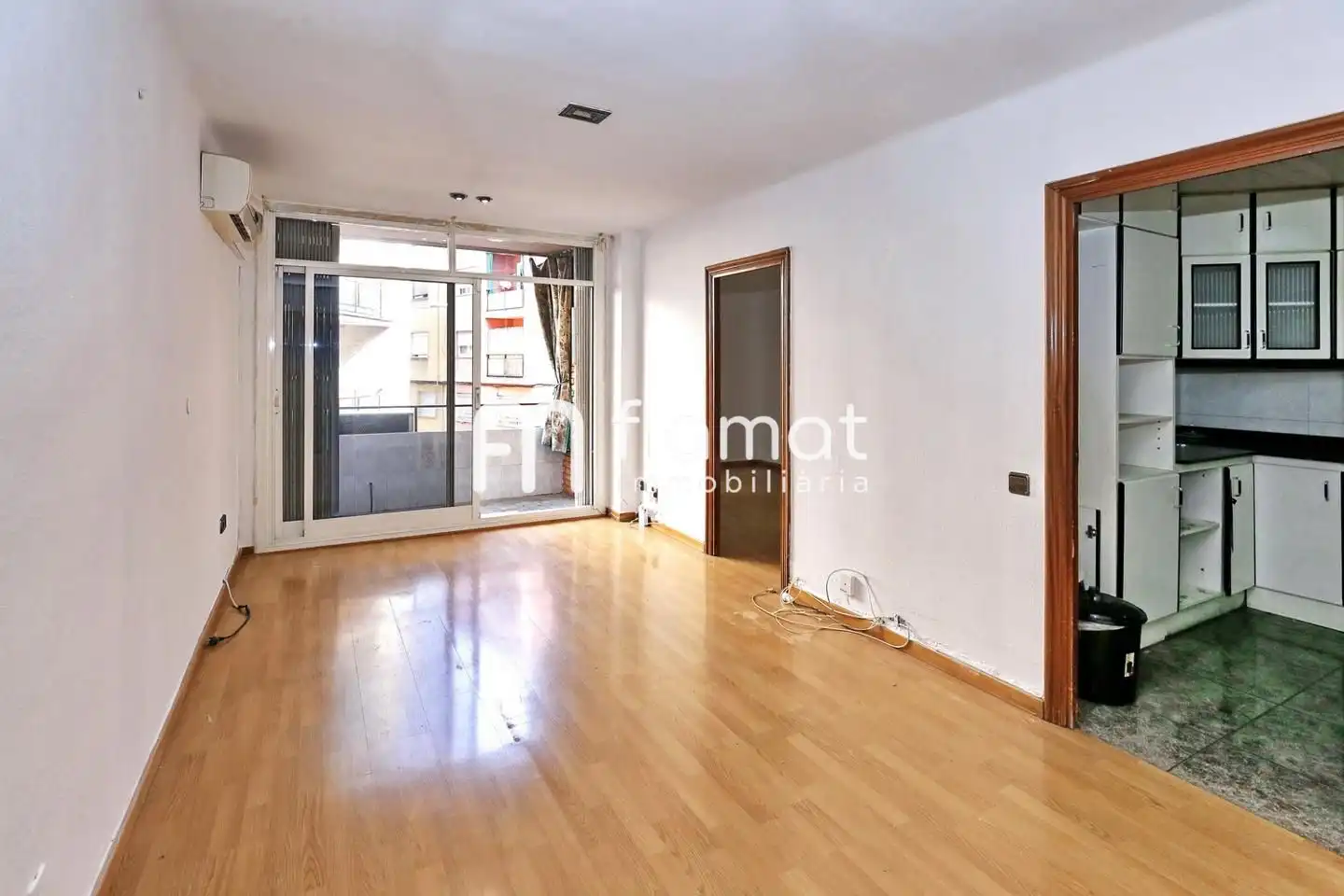 Vista exterior de Piso en venta en Santa Coloma de Gramenet con Aire acondicionado y Balcón