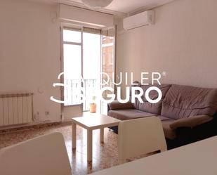 Living room of Flat to rent in  Madrid Capital  with Air Conditioner, Heating and Furnished