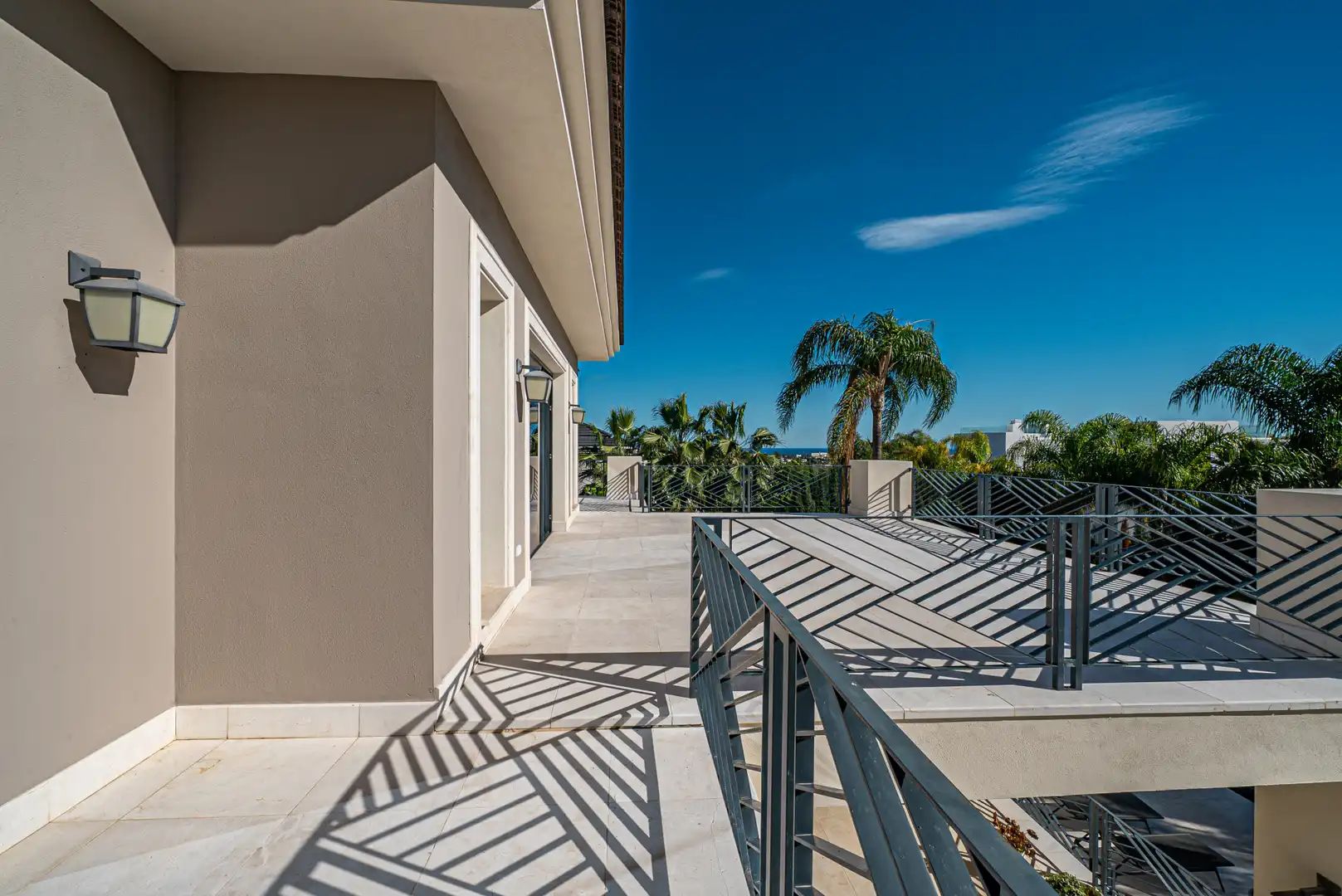 Terrassa de Casa o xalet en venda en Benahavís amb Aire condicionat, Jardí privat i Terrassa