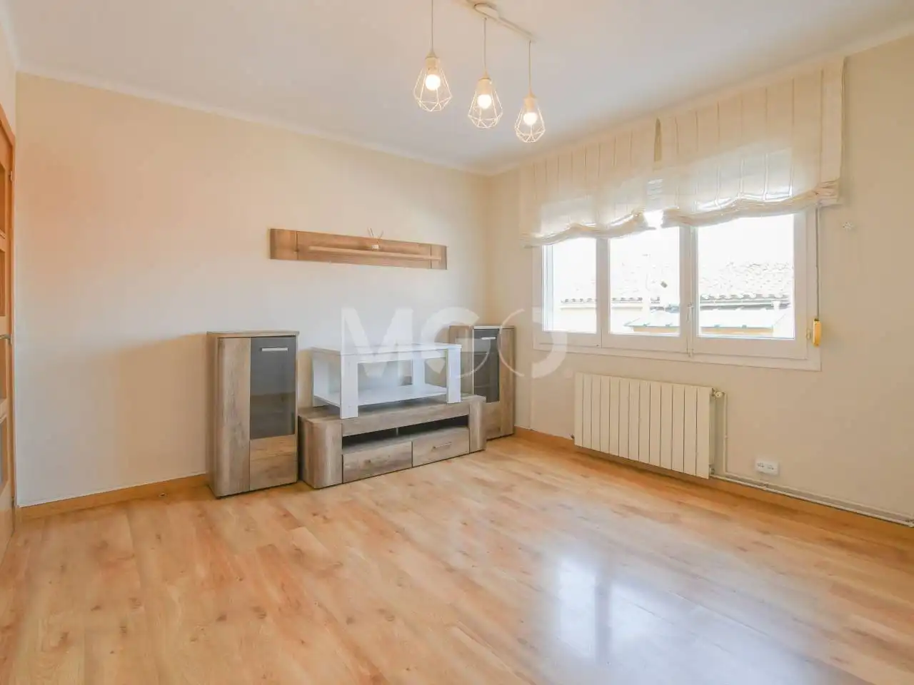 Sala de estar de Piso en venta en Sant Hipòlit de Voltregà con Calefacción, Parquet y Balcón