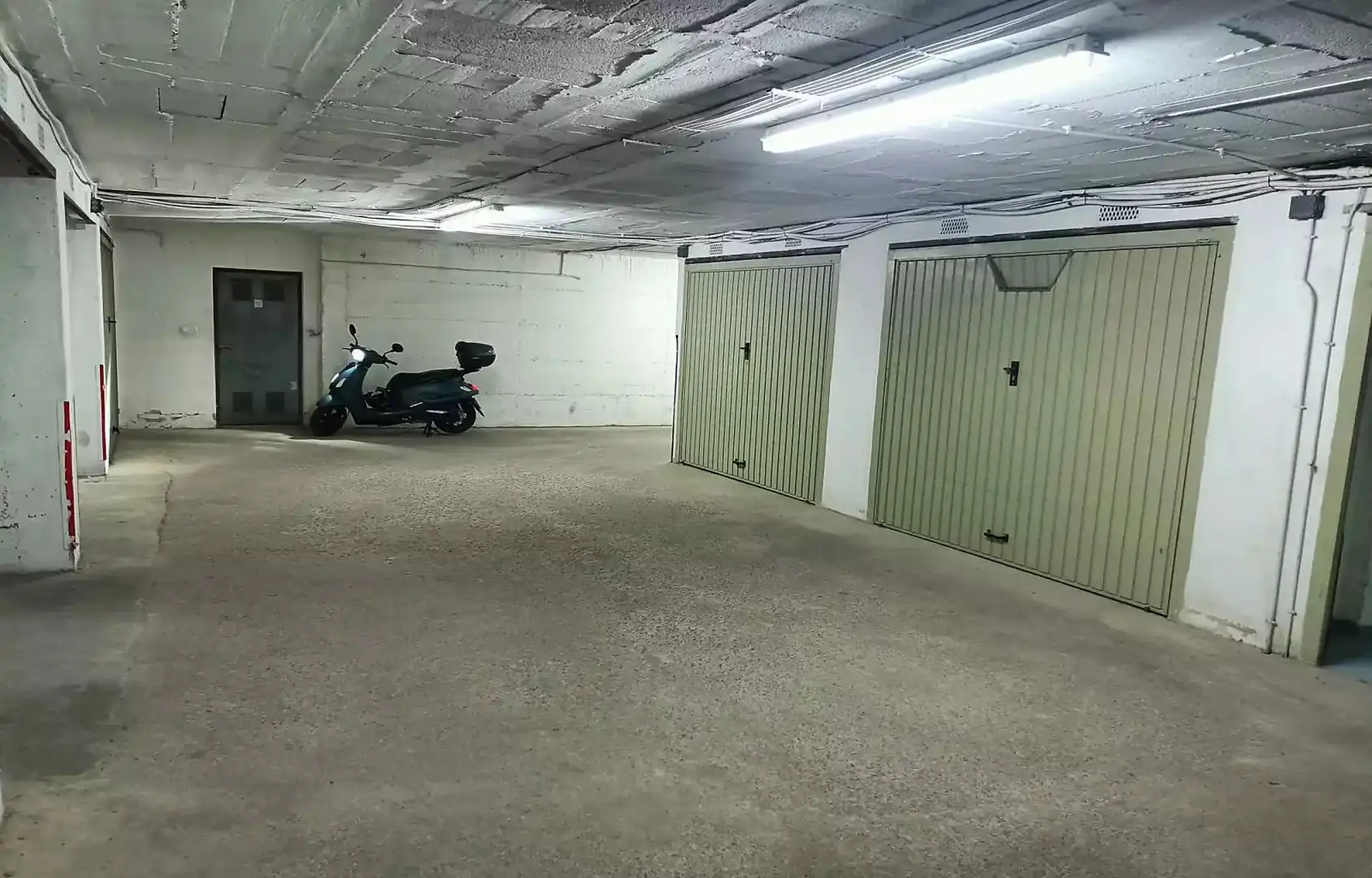 Parkplatz von Garage zum Verkauf in Roses