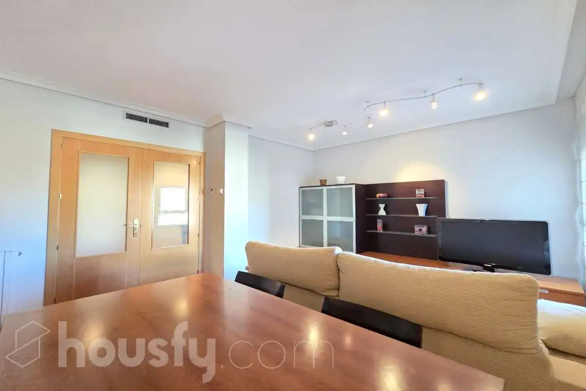 Living room of Flat for rent in Madrid  with Air Conditioner, Heating and Parquet flooring
