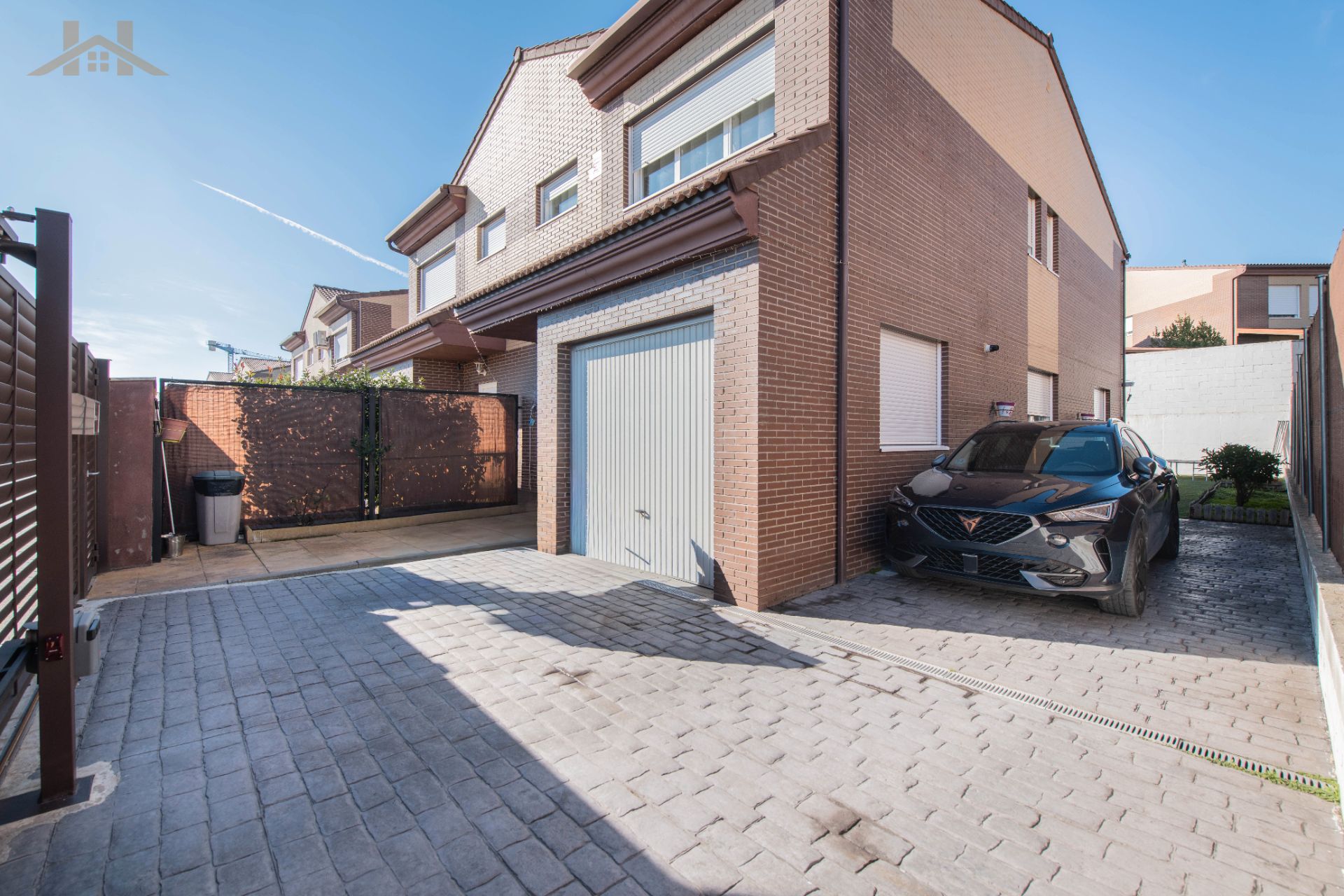 Aparcament de Casa adosada en venda en Cubas de la Sagra amb Calefacció, Jardí privat i Forn