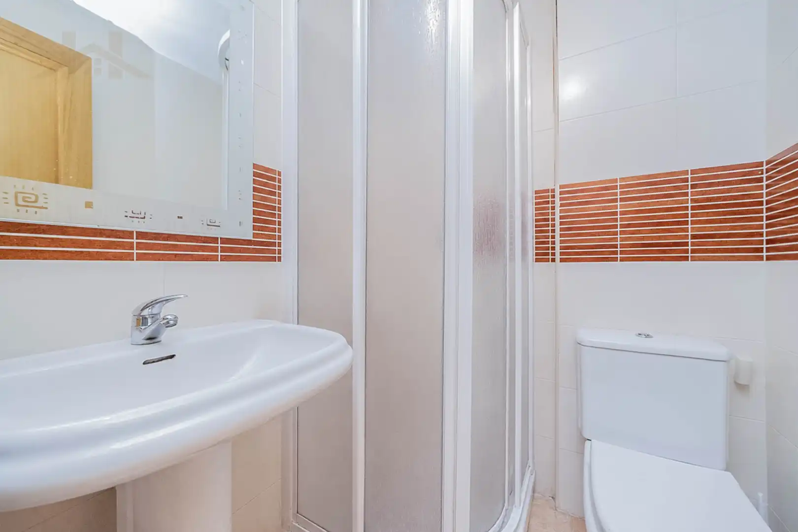 Baño de Casa adosada en venta en Parla con Calefacción y Terraza