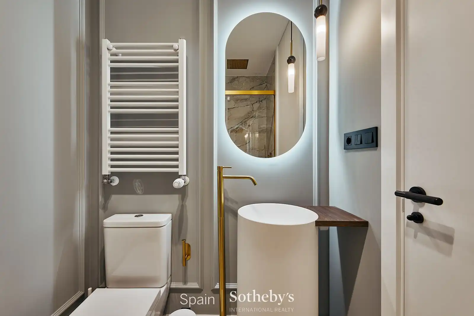 Badezimmer von Wohnungen zum Verkauf in Madrid mit Klimaanlage und Heizung