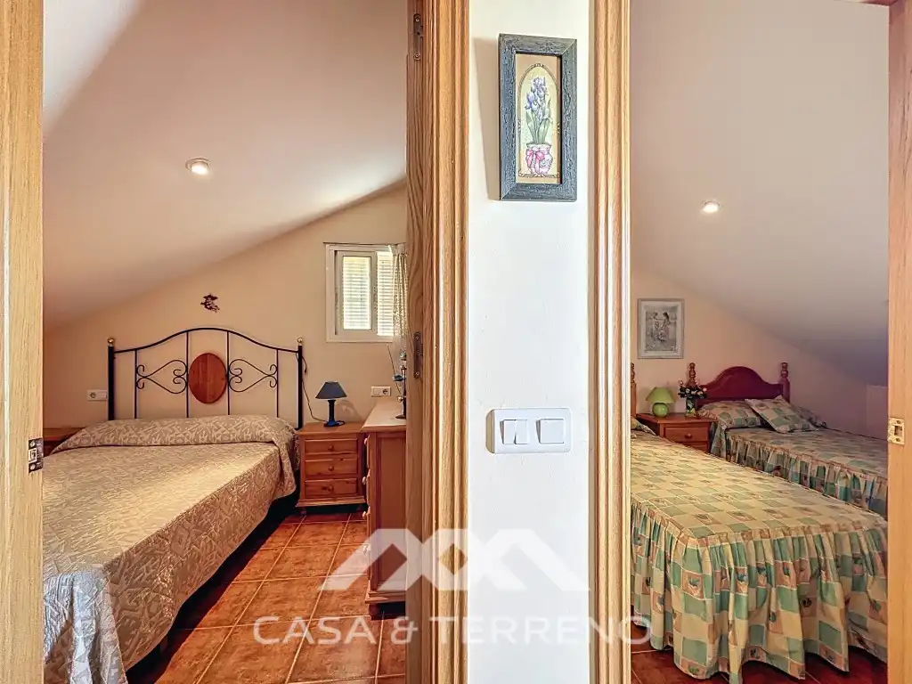 Dormitori de Casa adosada en venda en Vélez-Málaga amb Aire condicionat, Piscina i Microones