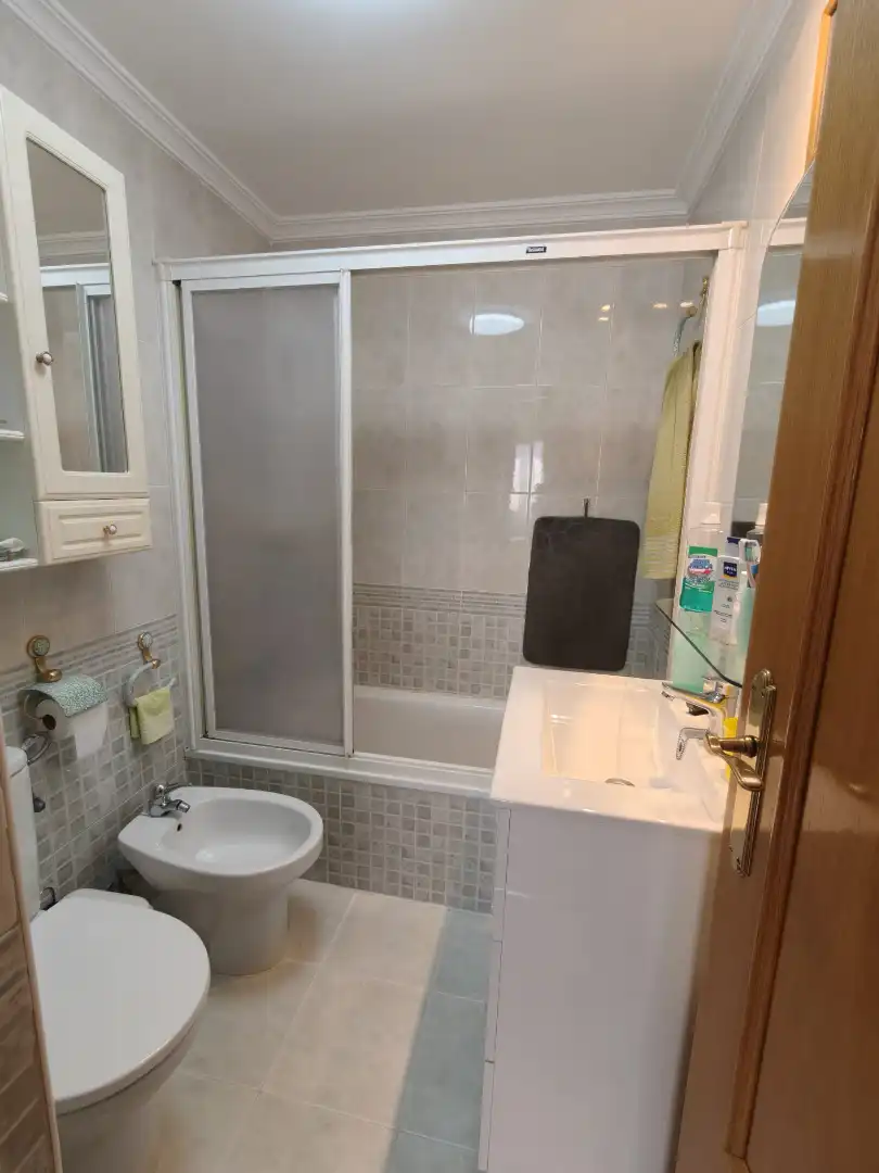 Baño de Ático en venta en Madrid con Calefacción, Jardín privado y Parquet