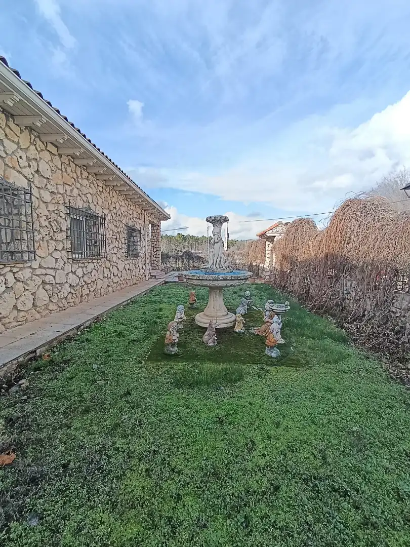 Garden of Houses for sale in Buendía  with Air Conditioner, Heating and Private garden
