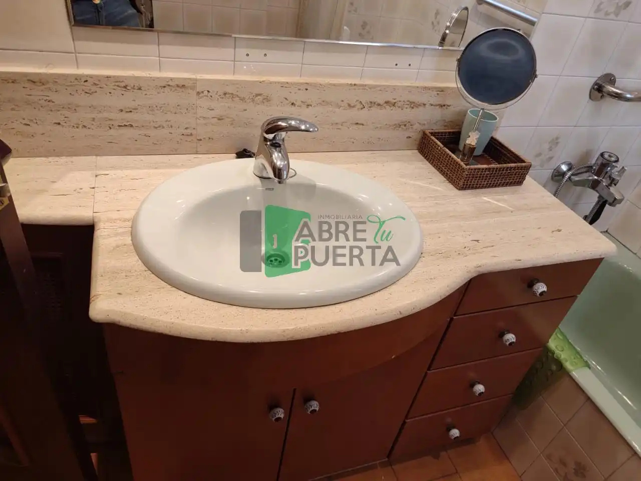 Bathroom of Flat for sale in Ourense Capital   with Heating, Parquet flooring and Storage room