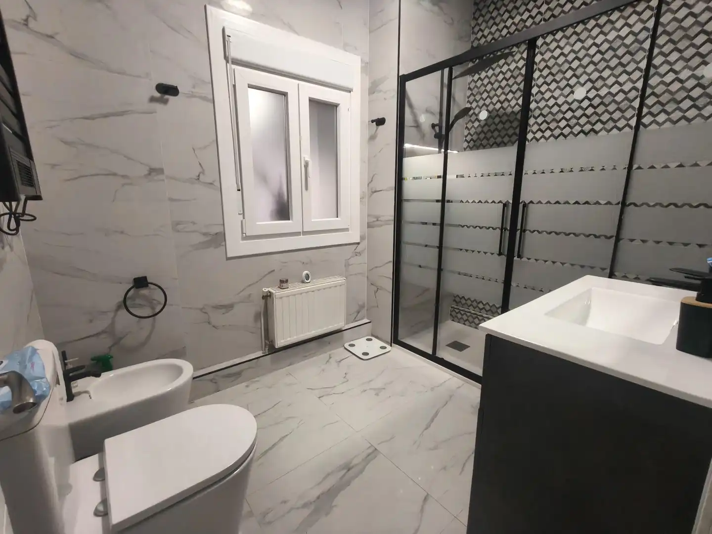 Bathroom of Houses for sale in Chiclana de la Frontera  with Air Conditioner, Swimming Pool and Alarm