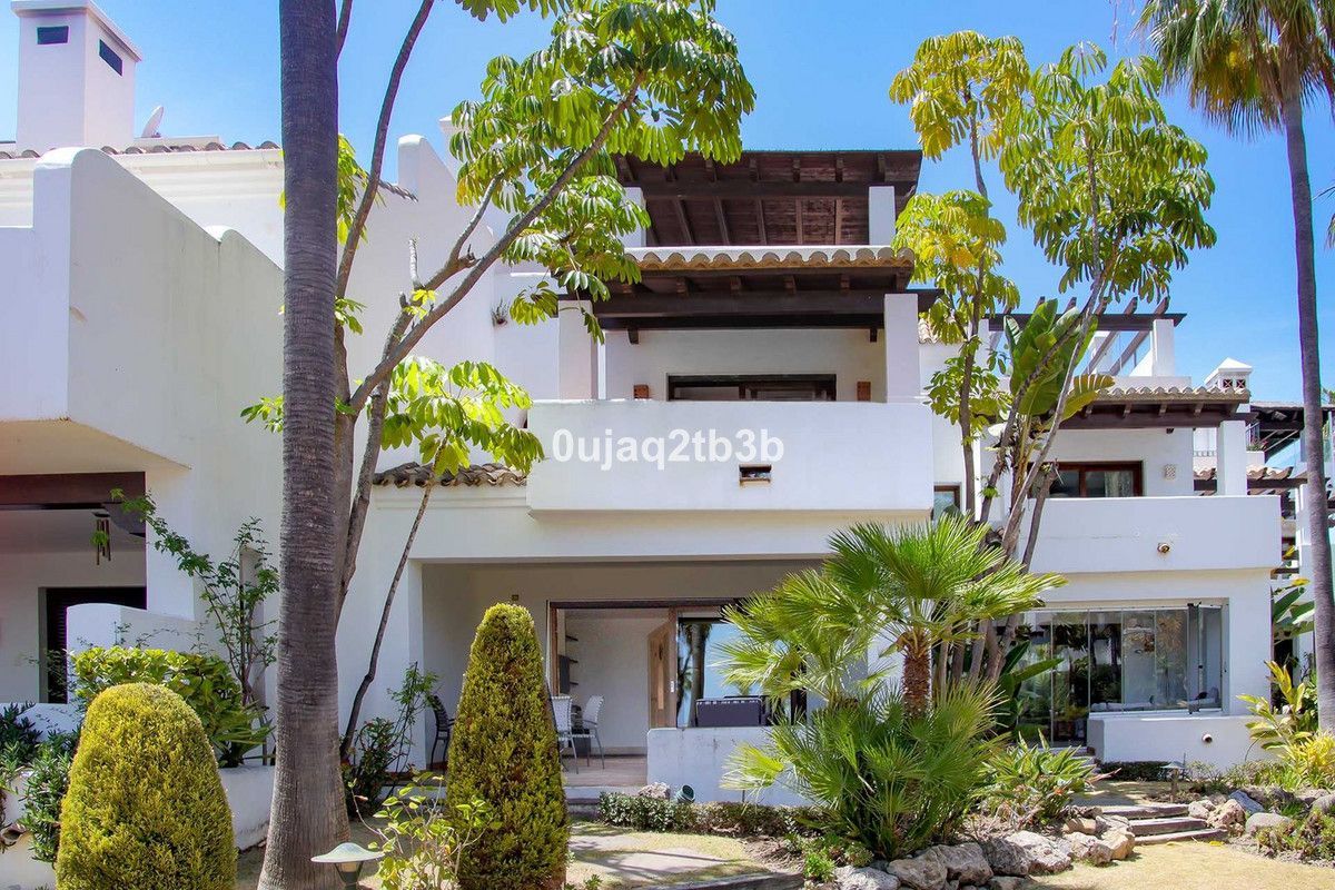 Exterior view of Country house for sale in Benahavís  with Community pool