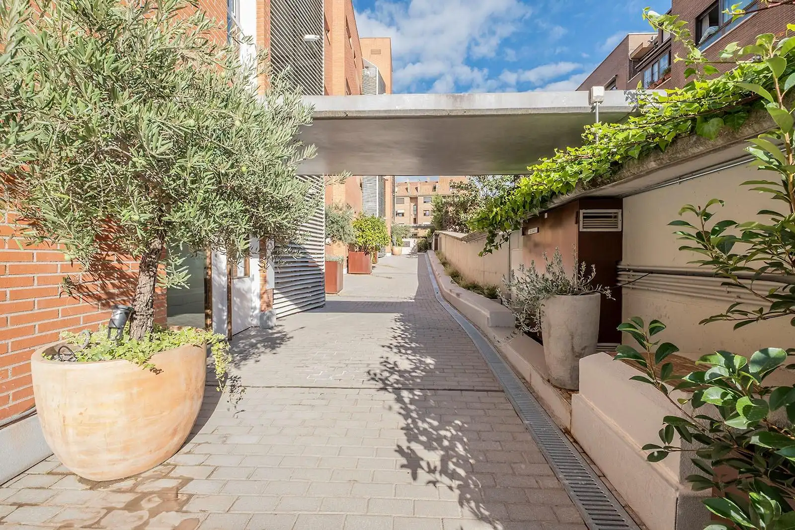 Vista exterior de Ático de alquiler en Pozuelo de Alarcón con Aire acondicionado, Calefacción y Jardín privado