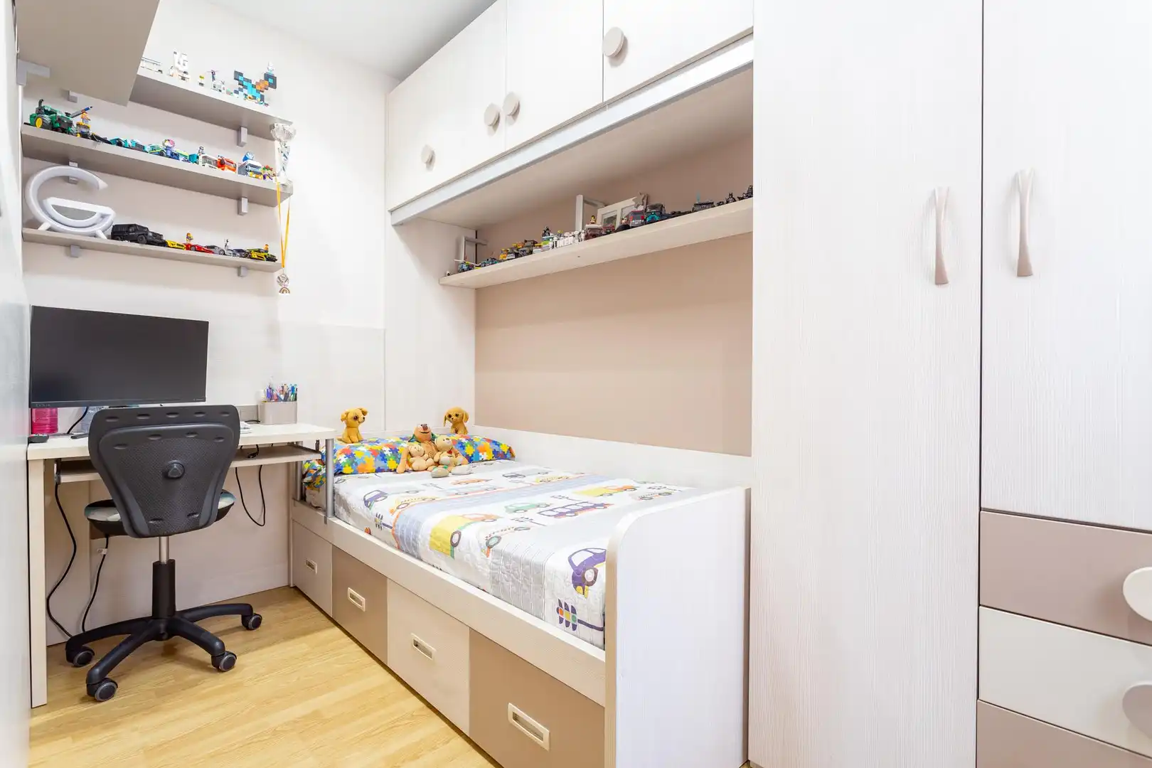 Bedroom of Attic for sale in Reus  with Air Conditioner, Private garden and Parquet flooring