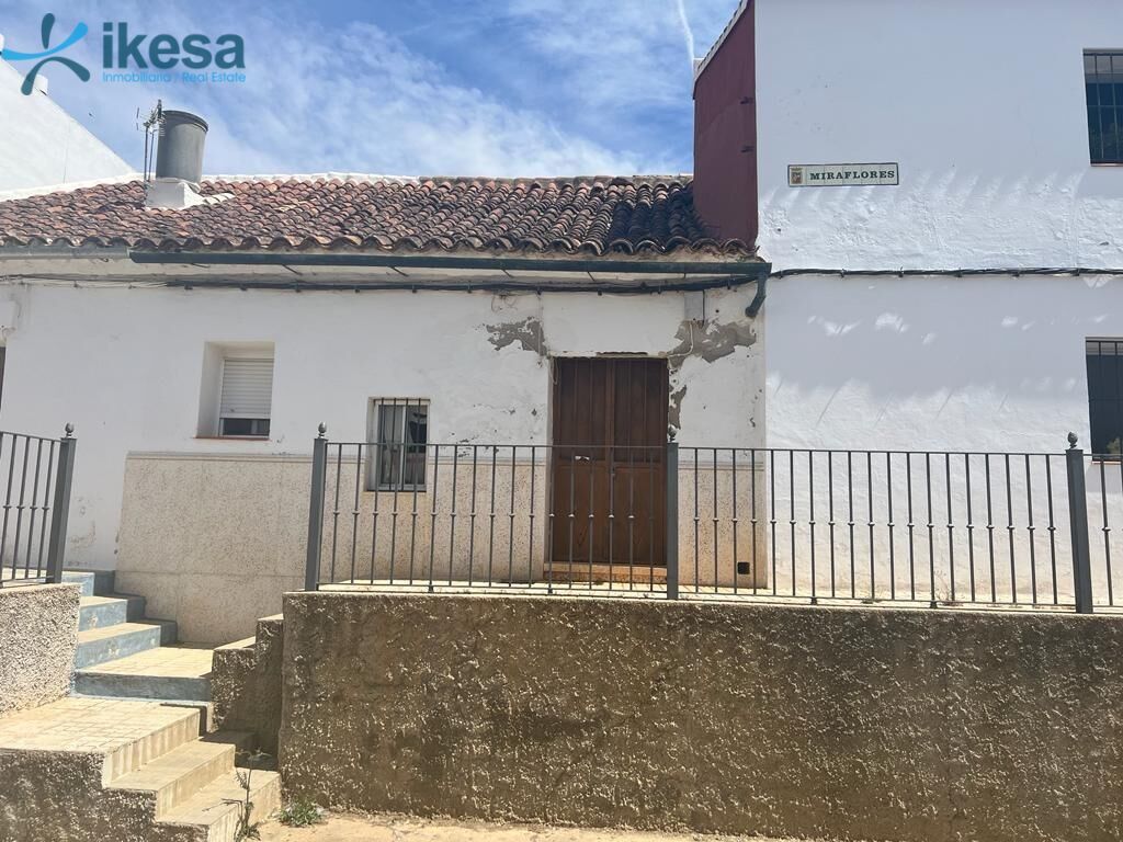 Casa adosada en venda a Constantina